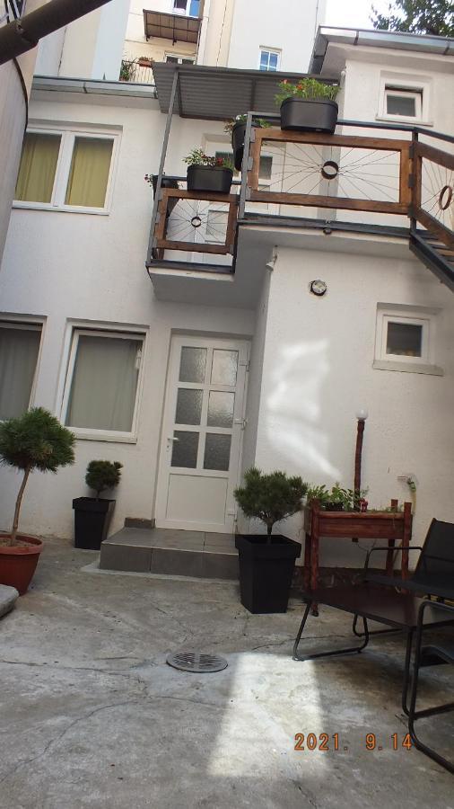 Little L Dorcol Belgrade